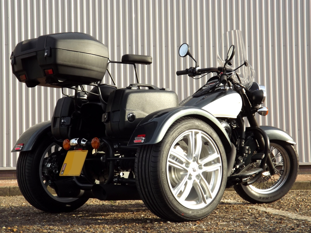 CCasarva Kawasaki VN900B Belt Drive IRS trike with hard luggage, Casarva Arm Rests, Casarva Stainless Exhaust reroute