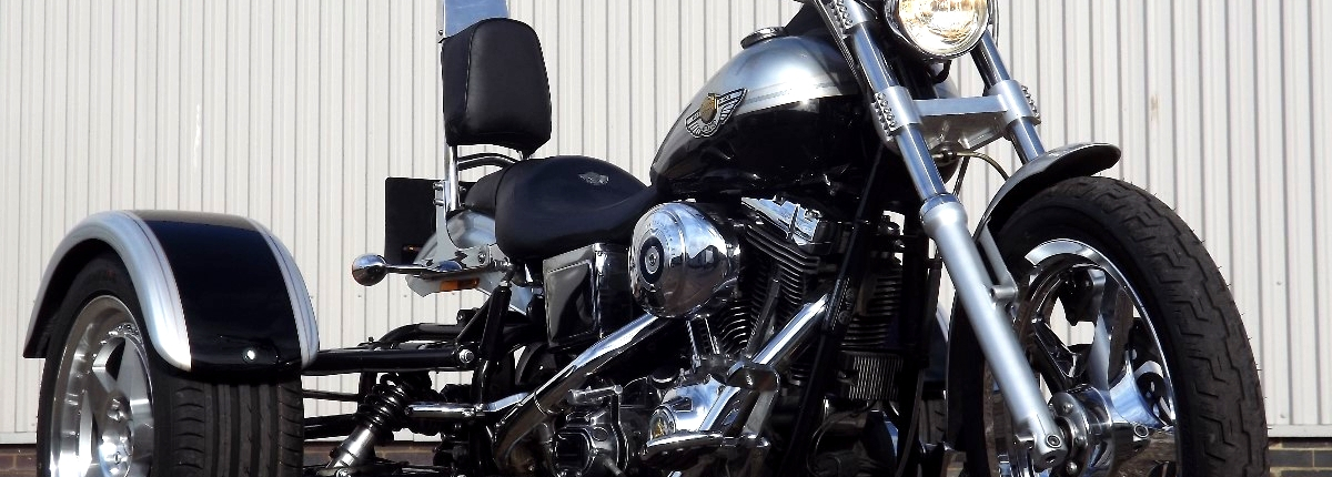 Casarva Harley Davidson Dyna FXDL Trike with our Independent rear suspension (IRS), reverse, raked front forks, twin stainless exhausts and Casarva Tall Custom Sissy Bar in mirror polished stainless steel.