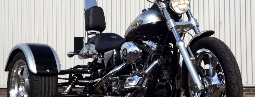 Casarva Harley Davidson Dyna FXDL Trike with our Independent rear suspension (IRS), reverse, raked front forks, twin stainless exhausts and Casarva Tall Custom Sissy Bar in mirror polished stainless steel.