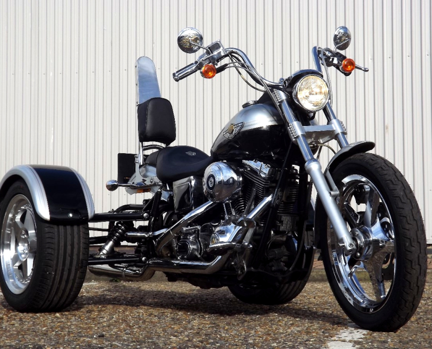 Casarva Harley Davidson Dyna FXDL Trike with our Independent rear suspension (IRS), reverse, raked front forks, twin stainless exhausts and Casarva Tall Custom Sissy Bar in mirror polished stainless steel.