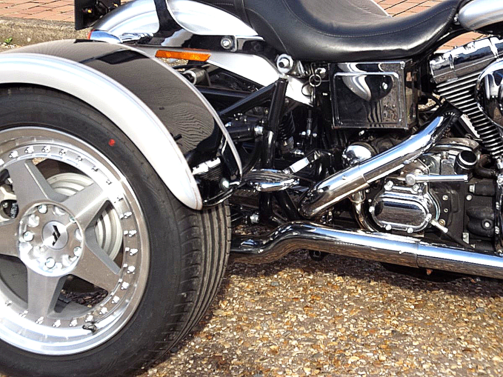 Casarva Harley Davidson Dyna FXDL Trike with our Independent rear suspension (IRS), reverse, raked front forks, twin stainless exhausts and Casarva Tall Custom Sissy Bar in mirror polished stainless steel.