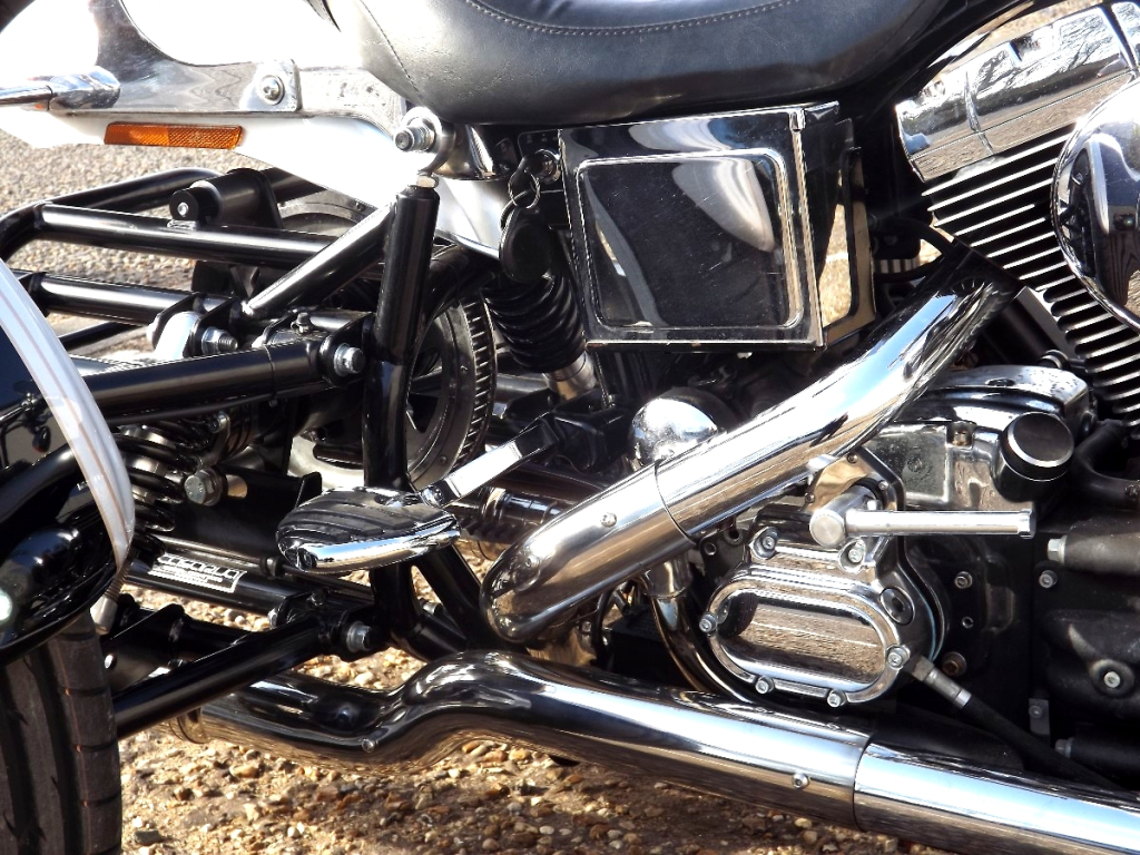 Casarva Harley Davidson Dyna FXDL Trike with our Independent rear suspension (IRS), reverse, raked front forks, twin stainless exhausts and Casarva Tall Custom Sissy Bar in mirror polished stainless steel.