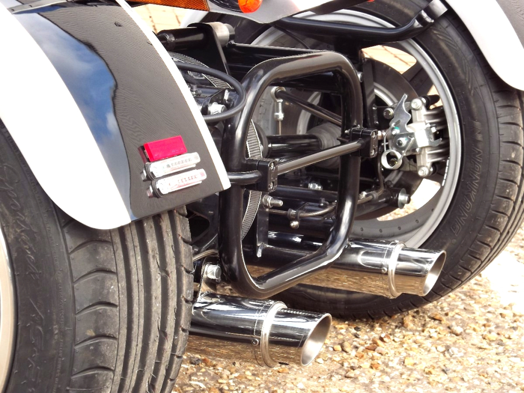 Casarva Harley Davidson Dyna FXDL Trike with our Independent rear suspension (IRS), reverse, raked front forks, twin stainless exhausts and Casarva Tall Custom Sissy Bar in mirror polished stainless steel.