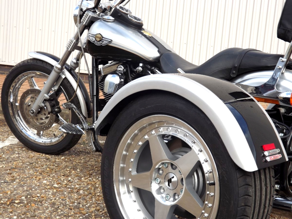 Casarva Harley Davidson Dyna FXDL Trike with our Independent rear suspension (IRS), reverse, raked front forks, twin stainless exhausts and Casarva Tall Custom Sissy Bar in mirror polished stainless steel.