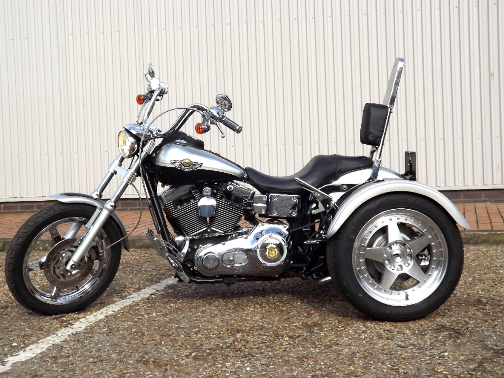 Casarva Harley Davidson Dyna FXDL Trike with our Independent rear suspension (IRS), reverse, raked front forks, twin stainless exhausts and Casarva Tall Custom Sissy Bar in mirror polished stainless steel.