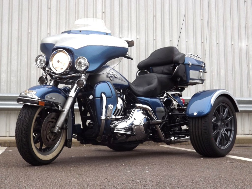 Casarva HD Ultra FLHTCUI IRS belt drive trike with reverse, raked front forks and dual stainless exhausts plus more!