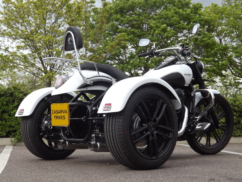 Casarva Kawasaki VN900C trike with belt drive and IRS, Casarva dual rerouted stainless twin exhaust system. #casarva #trikes