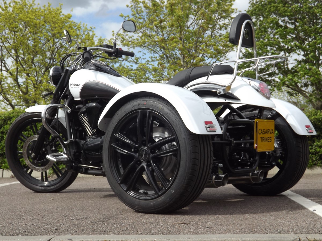 Casarva Kawasaki VN900C trike with belt drive and IRS, Casarva dual rerouted stainless twin exhaust system. #casarva #trikes