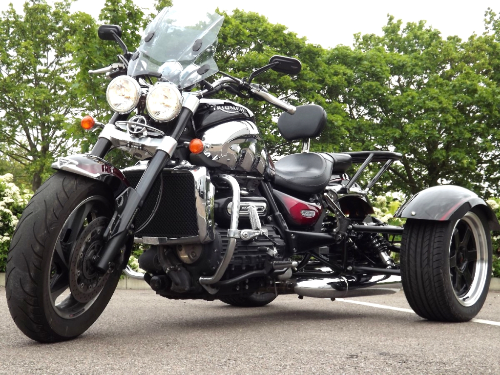 Casarva Triumph Rocket 111 Trike with reverse gearbox, raked front forks, Casarva custom rack and Casarva stainless rerouted twin exhausts. #casarva