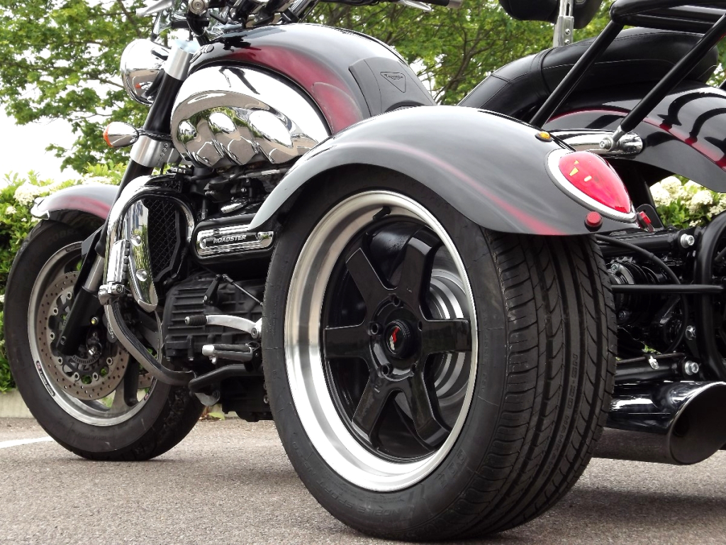 Casarva Triumph Rocket 111 Trike with reverse gearbox, raked front forks, Casarva custom rack and Casarva stainless rerouted twin exhausts. #casarva
