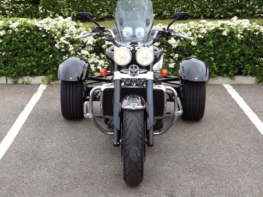 Casarva Triumph Rocket 111 Trike with reverse gearbox, raked front forks, Casarva custom rack and Casarva stainless rerouted twin exhausts. #casarva