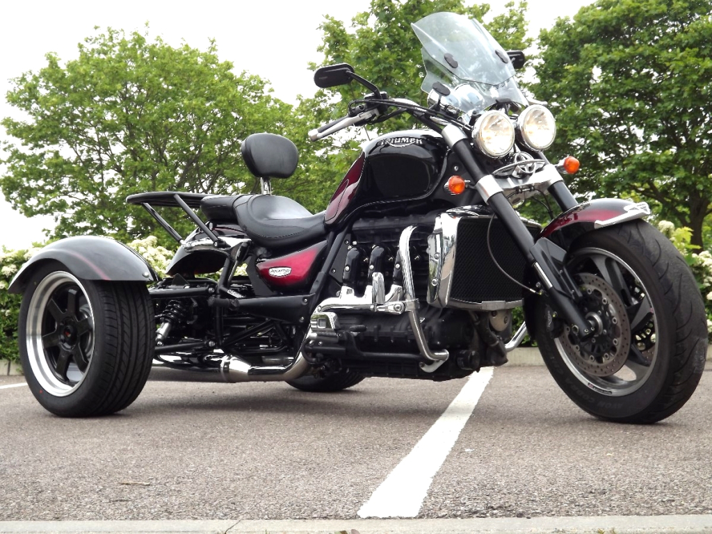 Casarva Triumph Rocket 111 Trike with reverse gearbox, raked front forks, Casarva custom rack and Casarva stainless rerouted twin exhausts. #casarva