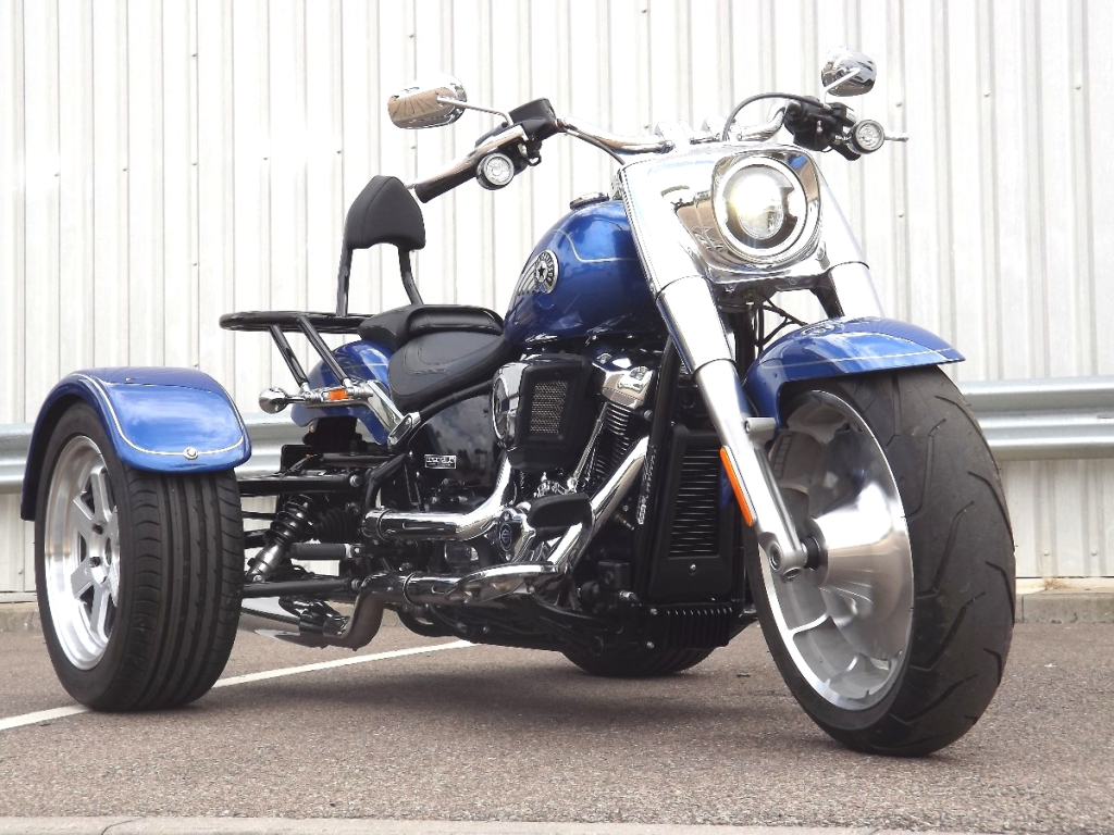 Casarva Harley Davidson FLFB Fat Boy 117 engine trike with reverse, dual exhaust and custom rack with sissy bar