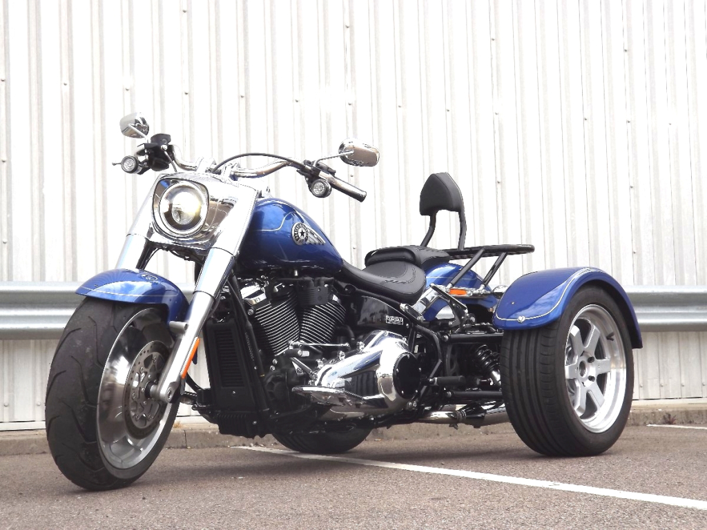 Casarva Harley Davidson FLFB Fat Boy 117 engine trike with reverse, dual exhaust and custom rack with sissy bar